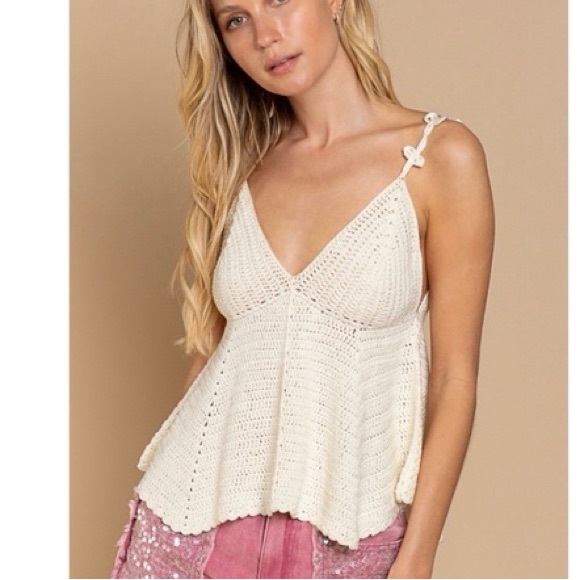 POL Tops - Pol ivory v-neck knit babydoll top size medium